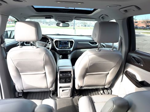 Used 2018 GMC Acadia SLT image 11