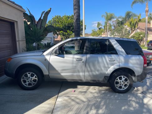 Used 2004 Saturn Vue 2WD V6 image 4
