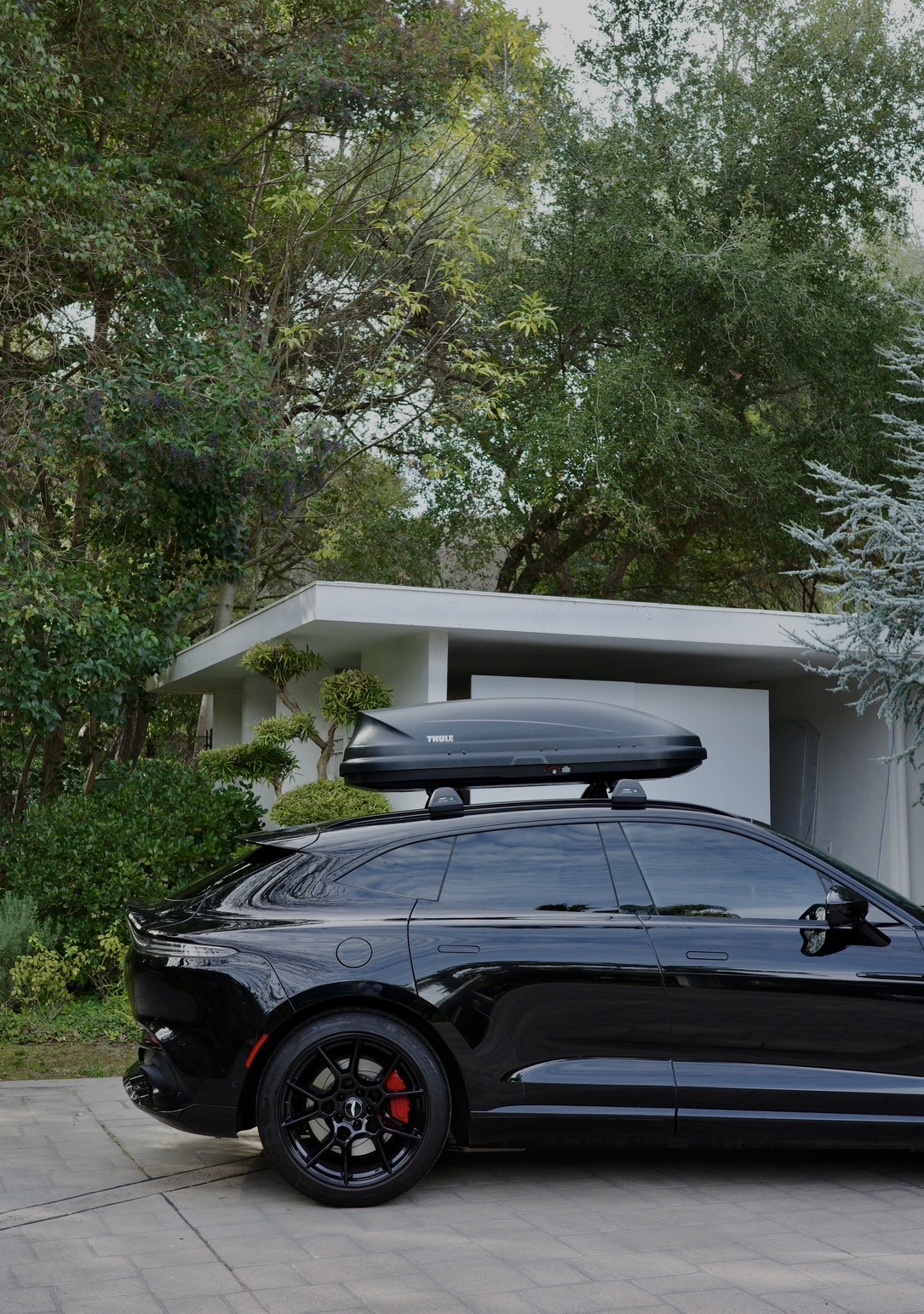 Used 2021 Aston Martin DBX AWD/4WD image 11