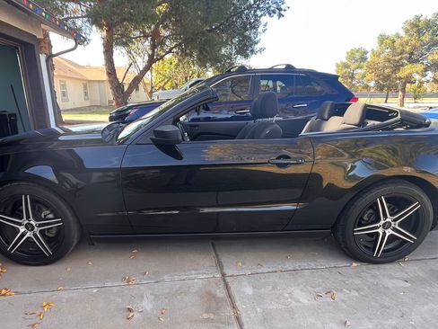 Used 2013 Ford Mustang Convertible image 10