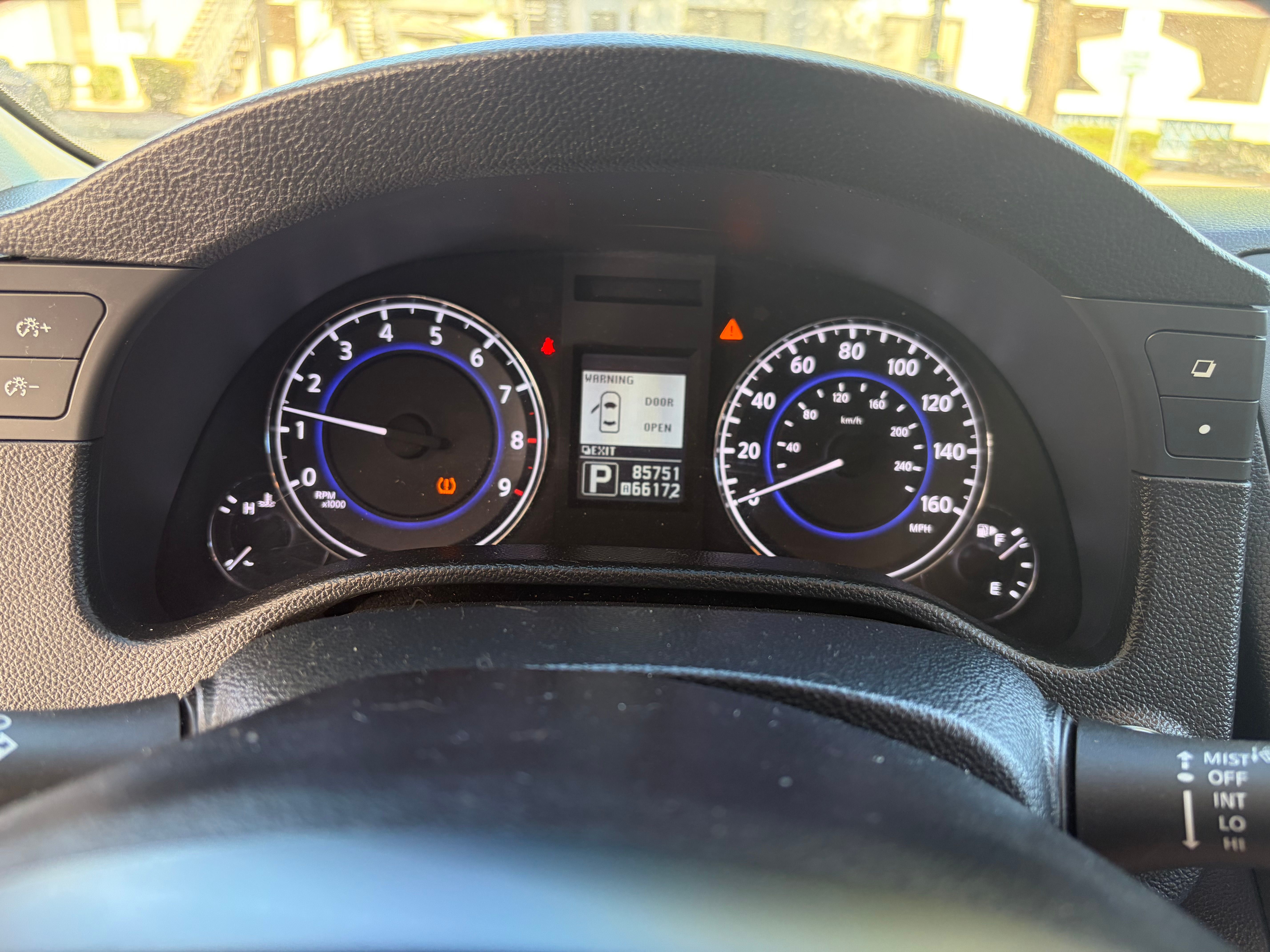 Used 2010 INFINITI G37 Convertible w/ Premium Pkg RWD image 11