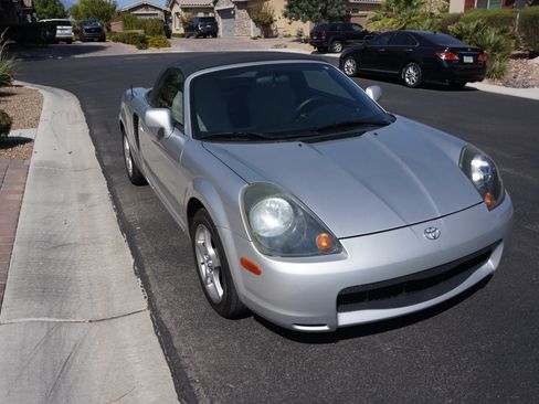 Used 2002 Toyota MR2 image 5
