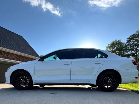 Used 2012 Volkswagen Jetta GLI FWD image 13