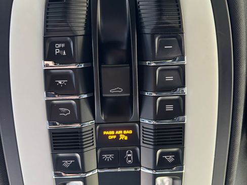 Used 2016 Porsche Cayenne AWD/4WD image 22