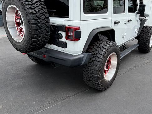Used 2022 Jeep Wrangler Unlimited Rubicon w/ Steel Bumper Group AWD/4WD image 5