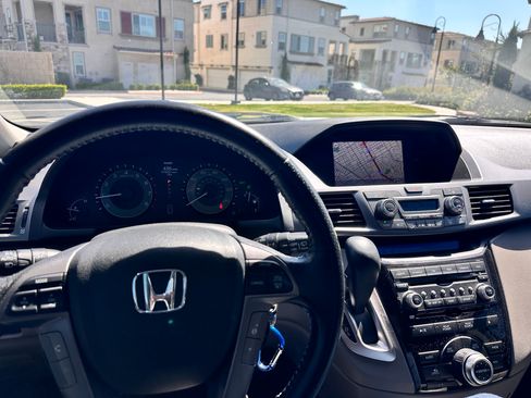 Used 2013 Honda Odyssey Touring Elite image 9