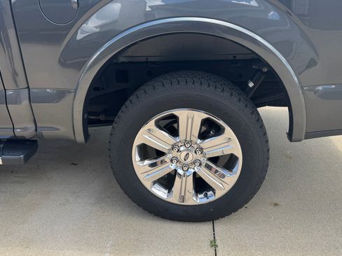 Used 2019 Ford F150 Lariat w/ Equipment Group 502A Luxury AWD/4WD image 4