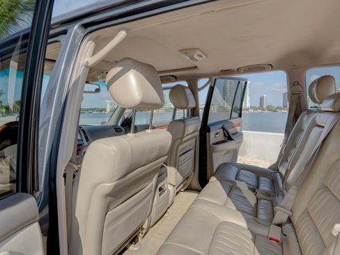 Used 2005 Lexus LX 470 4WD image 21