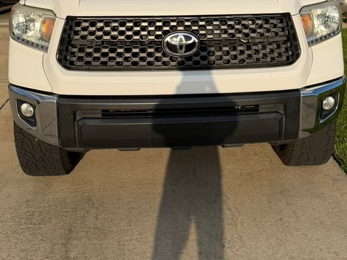 Used 2017 Toyota Tundra SR5 w/ SR5 Upgrade Package image 1