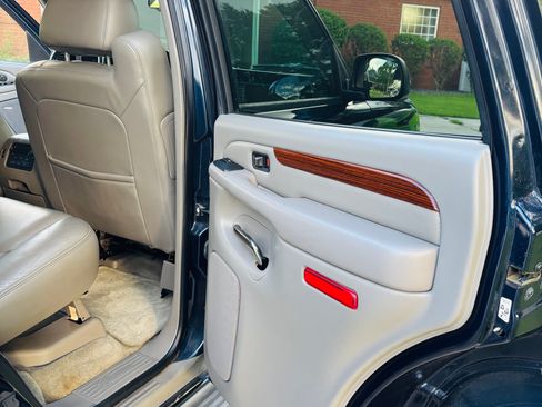 Used 2004 Cadillac Escalade 2WD image 10