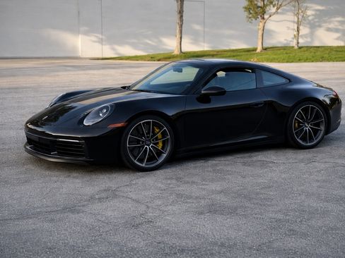 Used 2022 Porsche 911 Carrera 4 image 1