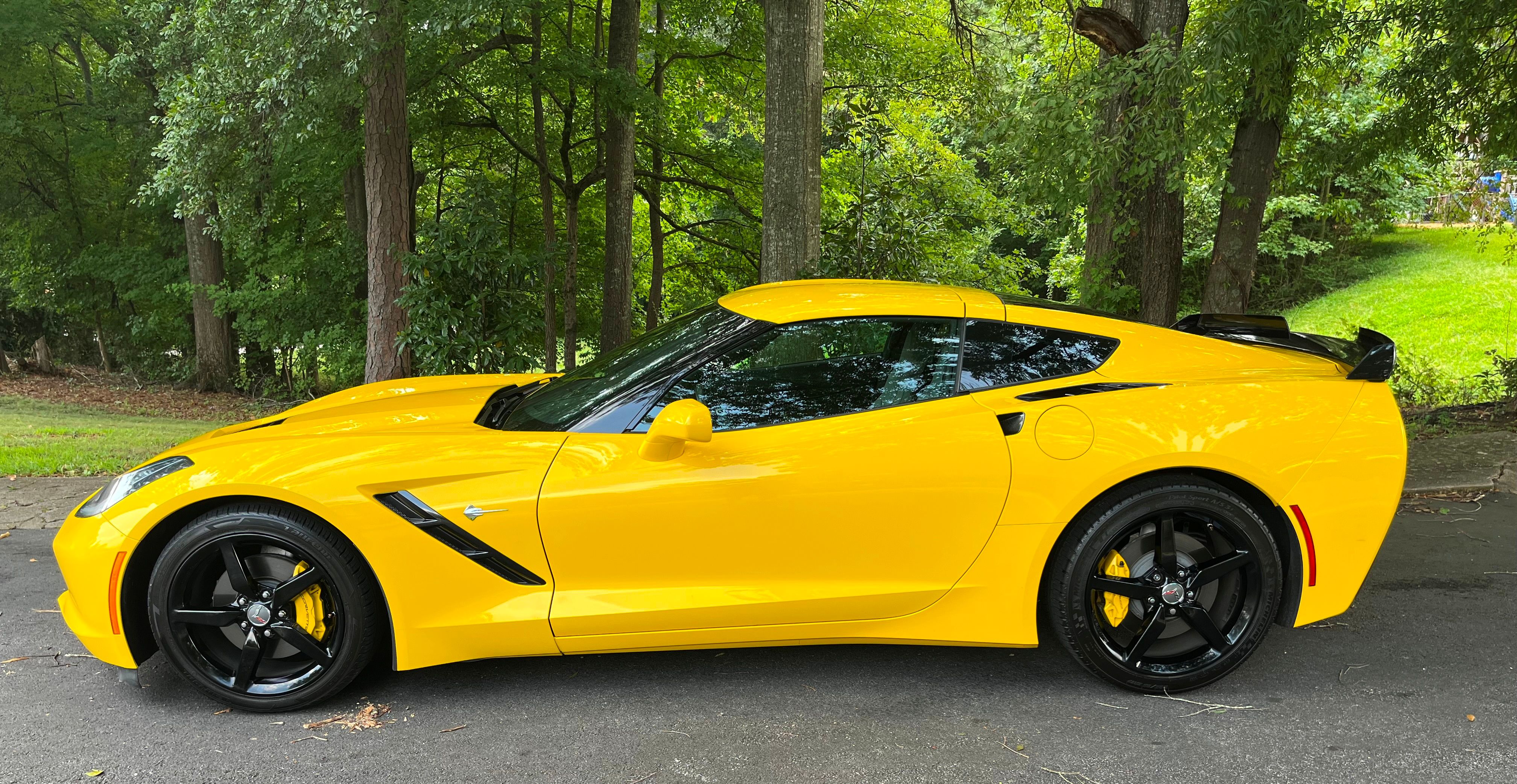 Used 2014 Chevrolet Corvette Stingray Coupe w/ 2LT Preferred Equipment Group RWD image 2