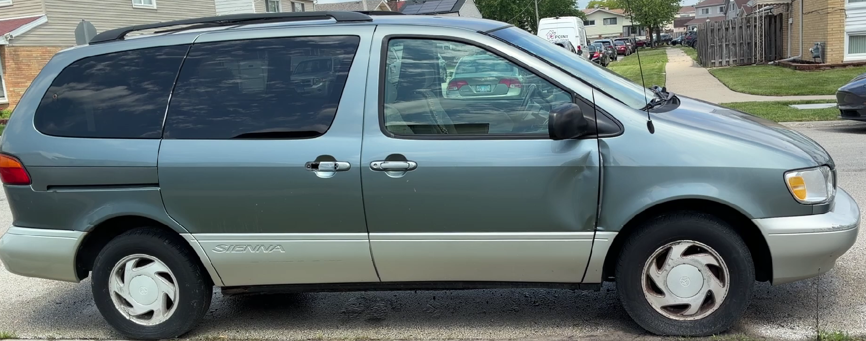 Used 1999 Toyota Sienna LE FWD image 9