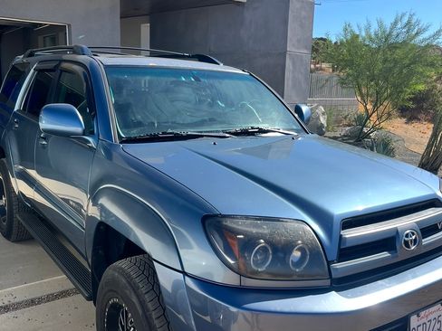 Used 2005 Toyota 4Runner Limited w/ Preferred Accessory Pkg AWD/4WD image 2