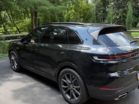 Used 2024 Porsche Cayenne image 4