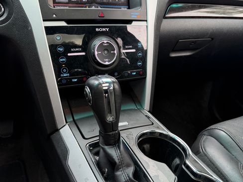 Used 2014 Ford Explorer Limited w/ Equipment Group 302A AWD/4WD image 13