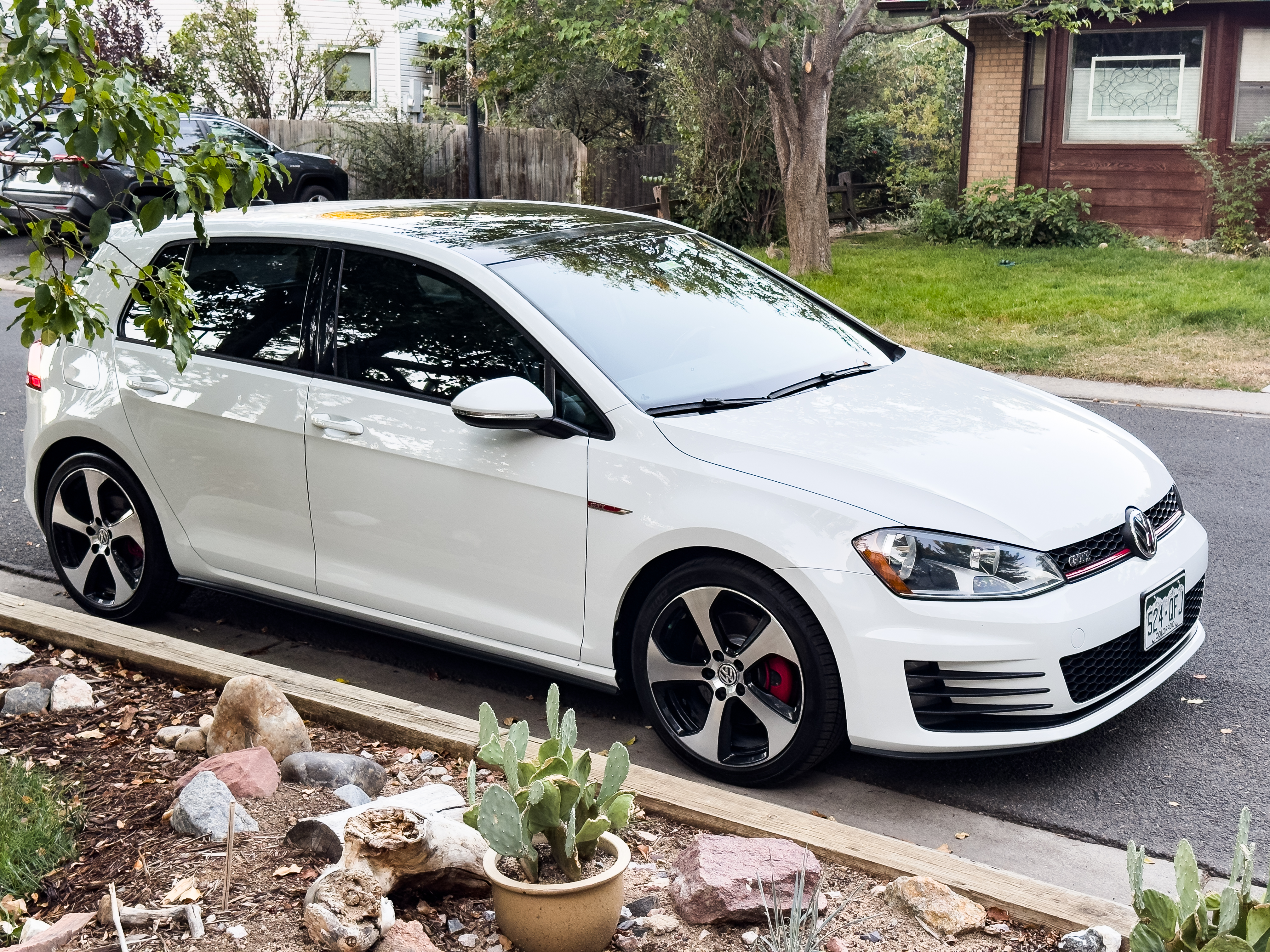 Used 2015 Volkswagen GTI SE FWD image 9
