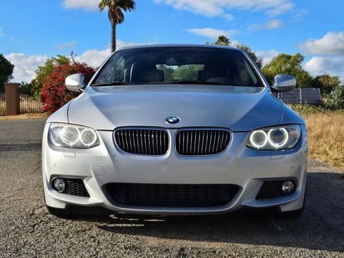 Used 2011 BMW 335i Convertible image 2