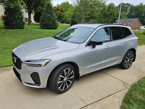 Used 2023 Volvo XC60 B5 Ultimate image 2