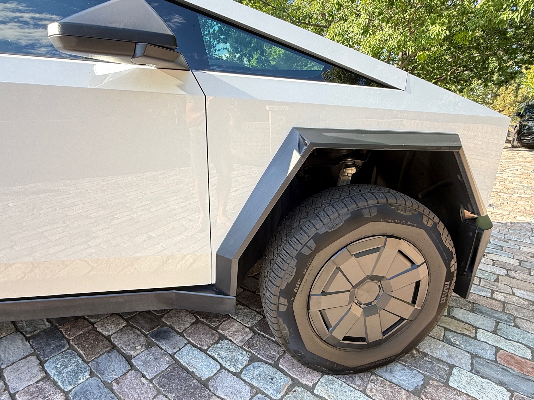 Used 2024 Tesla Cybertruck Cyberbeast AWD/4WD image 15