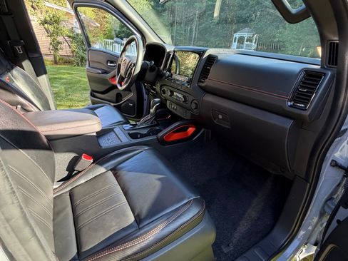 Used 2023 Nissan Frontier PRO-4X w/ Pro-4X Premium Package AWD/4WD image 23