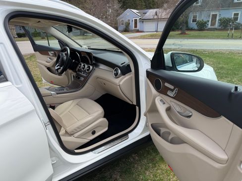 Used 2022 Mercedes-Benz GLC 300 4MATIC image 15