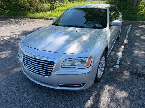 Used 2012 Chrysler 300 RWD image 5