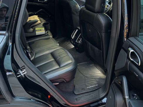 Used 2016 Porsche Cayenne S image 15