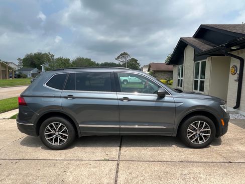 Used 2020 Volkswagen Tiguan SEL AWD/4WD image 4