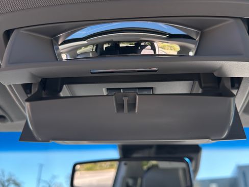 Used 2018 Chevrolet Suburban Premier image 17