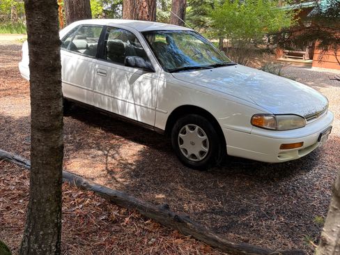 Used 1996 Toyota Camry XLE FWD image 2