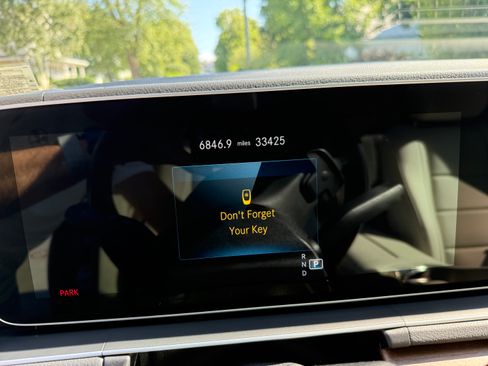 Used 2021 Mercedes-Benz GLS 450 4MATIC image 21