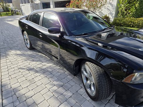 Used 2013 Dodge Charger R/T image 2