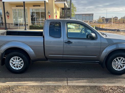 Used 2018 Nissan Frontier SV image 4