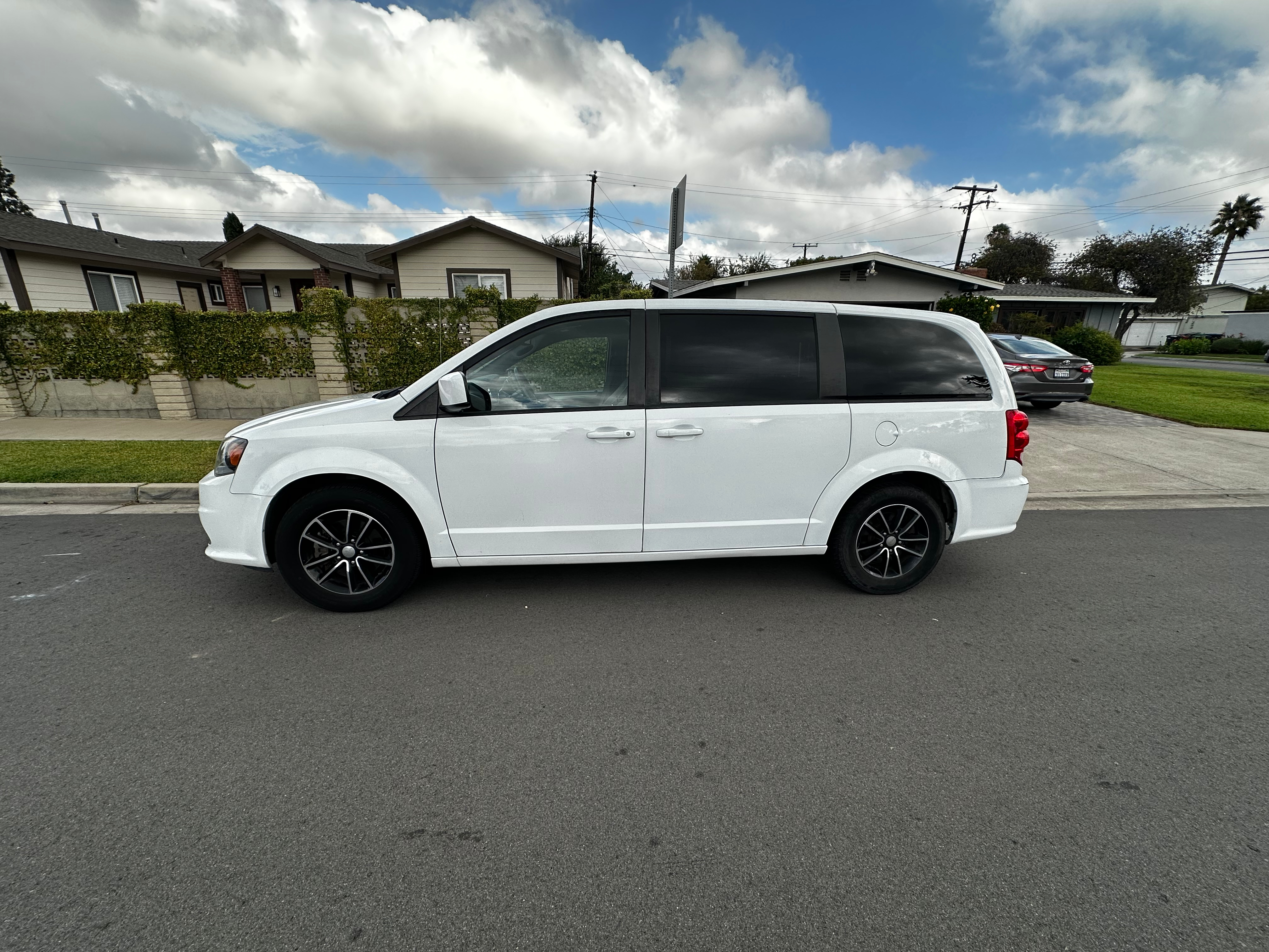 Used 2019 Dodge Grand Caravan GT FWD image 1
