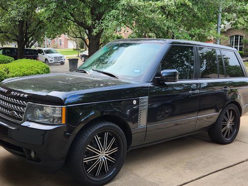 Used 2011 Land Rover Range Rover HSE image 11