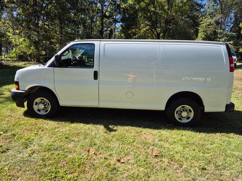 Used 2018 Chevrolet Express 2500 w/ Driver Convenience Package image 1