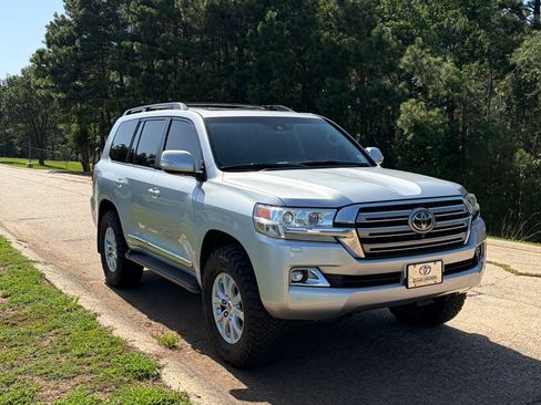 Used 2016 Toyota Land Cruiser AWD/4WD image 6