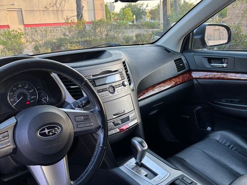 Used 2010 Subaru Outback 2.5i Limited AWD/4WD image 11