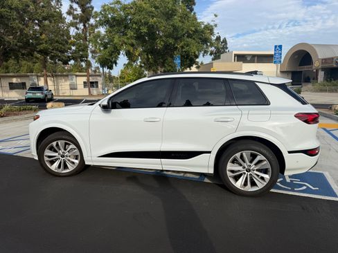 Used 2025 Audi Q6 e-tron Premium Plus w/ Premium Plus RWD image 9