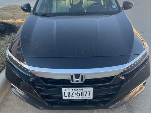 Used 2018 Honda Accord Touring image 2