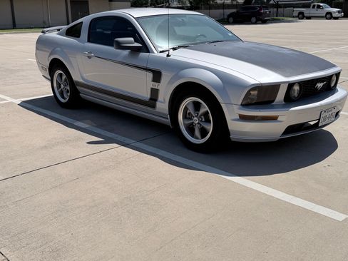 Used 2006 Ford Mustang GT Premium RWD image 1