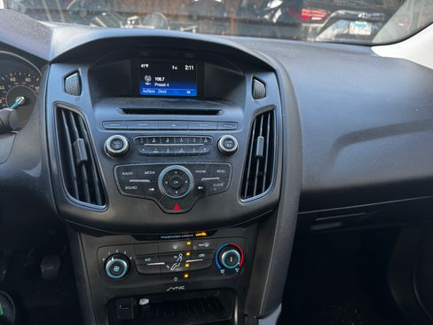 Used 2016 Ford Focus SE w/ SE Power Seat Package image 8