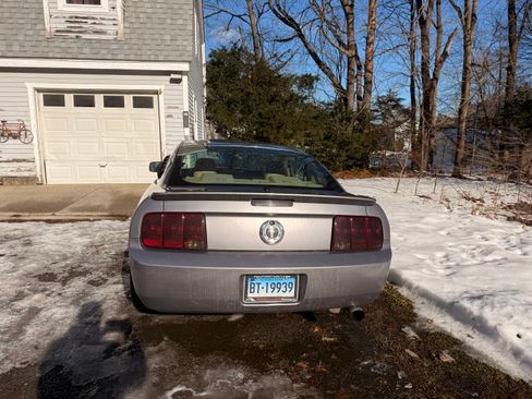 Used 2007 Ford Mustang Coupe image 4