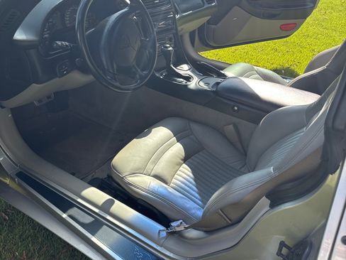 Used 2001 Chevrolet Corvette Coupe w/ Preferred Equipment Group2 image 12