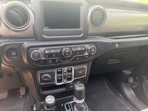 Used 2018 Jeep Wrangler Unlimited Sport S AWD/4WD image 18