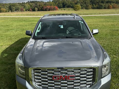 Used 2020 GMC Yukon XL Denali w/ Denali Premium Package image 4