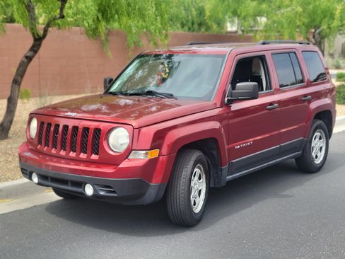 Used 2013 Jeep Patriot Sport image 17