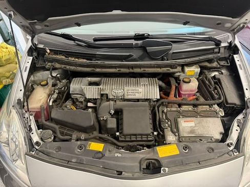 Used 2012 Toyota Prius Three w/ Solar Roof Pkg FWD image 12