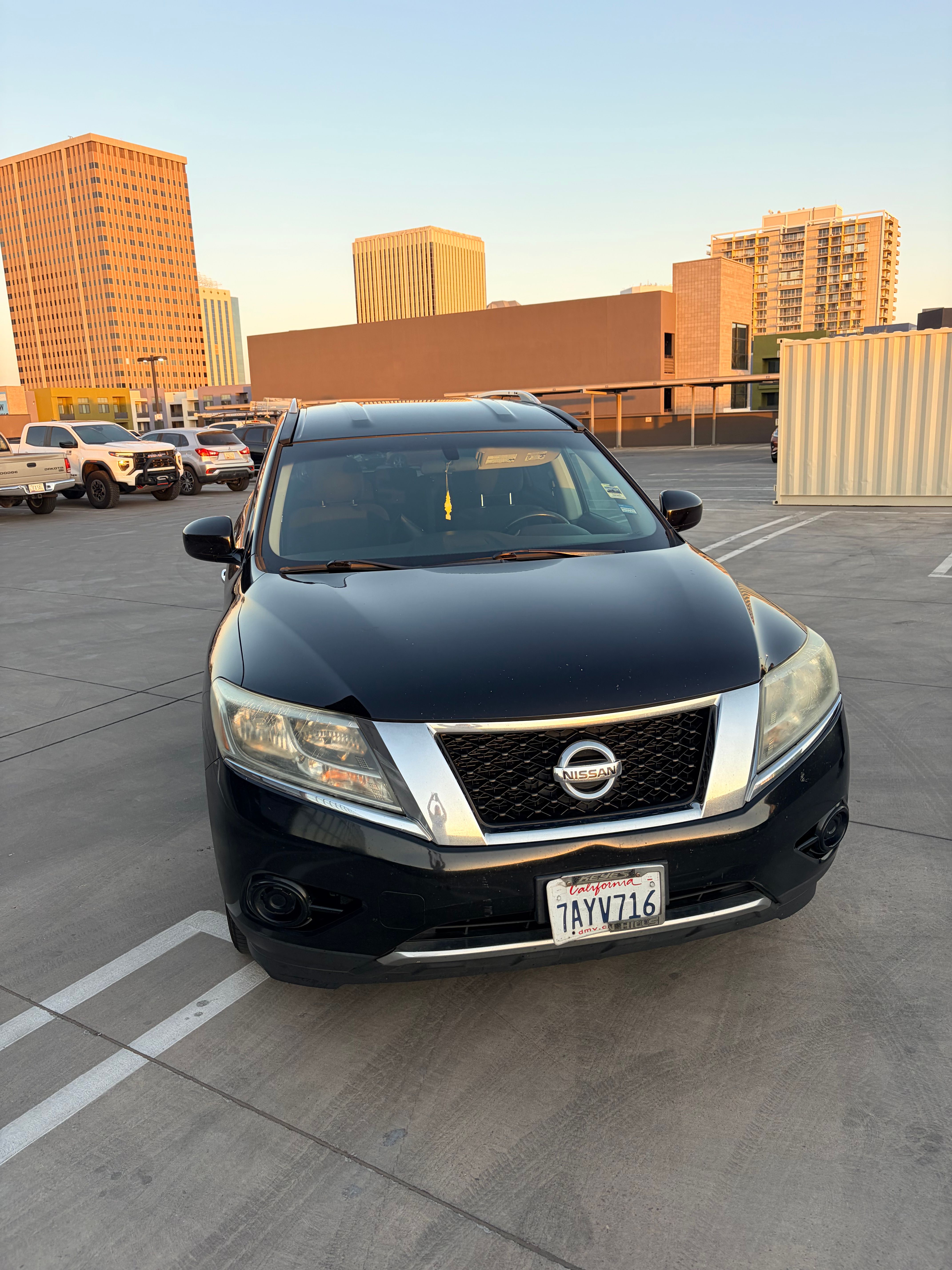 Used 2014 Nissan Pathfinder SV FWD image 1